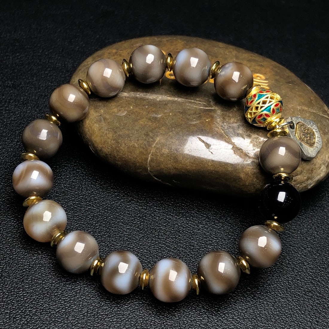 An Exquisite Dzi Bead Bracelets - 4