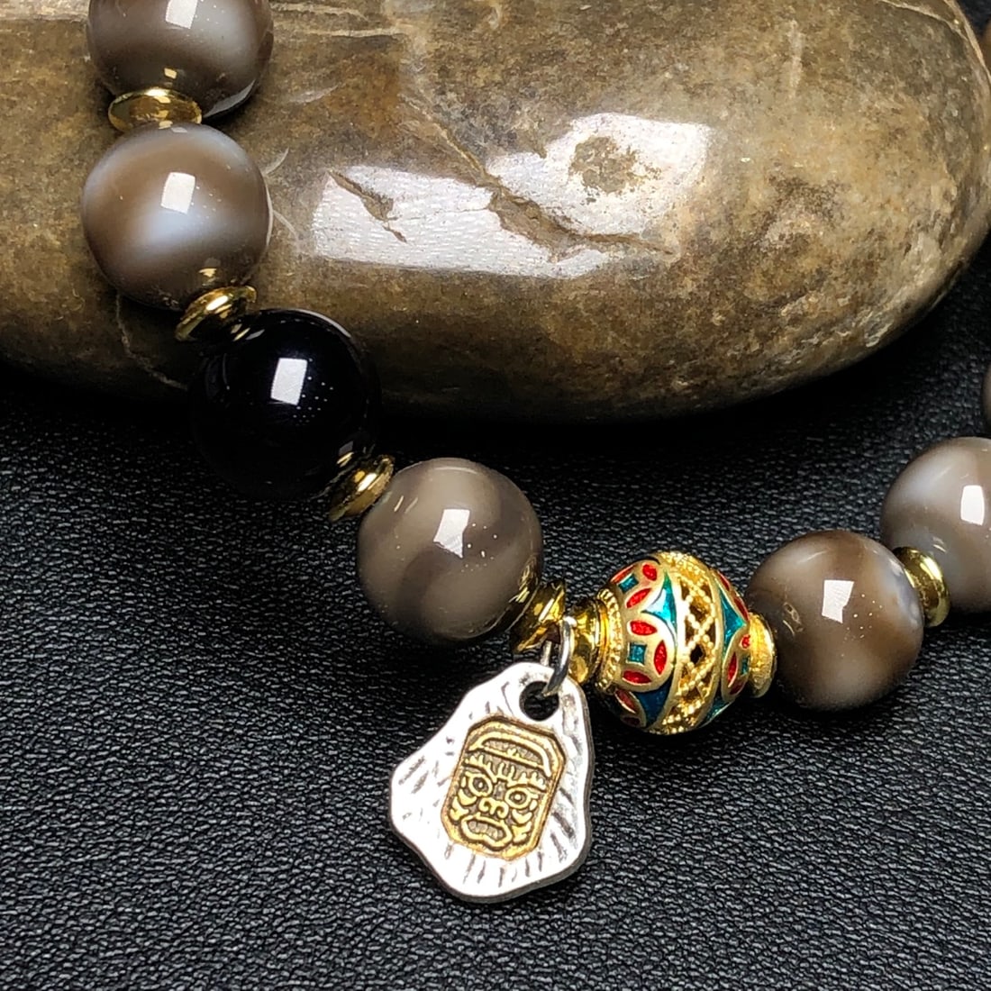 An Exquisite Dzi Bead Bracelets - 5