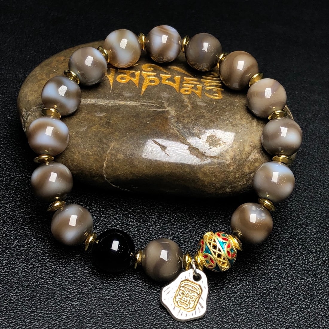 An Exquisite Dzi Bead Bracelets - 7