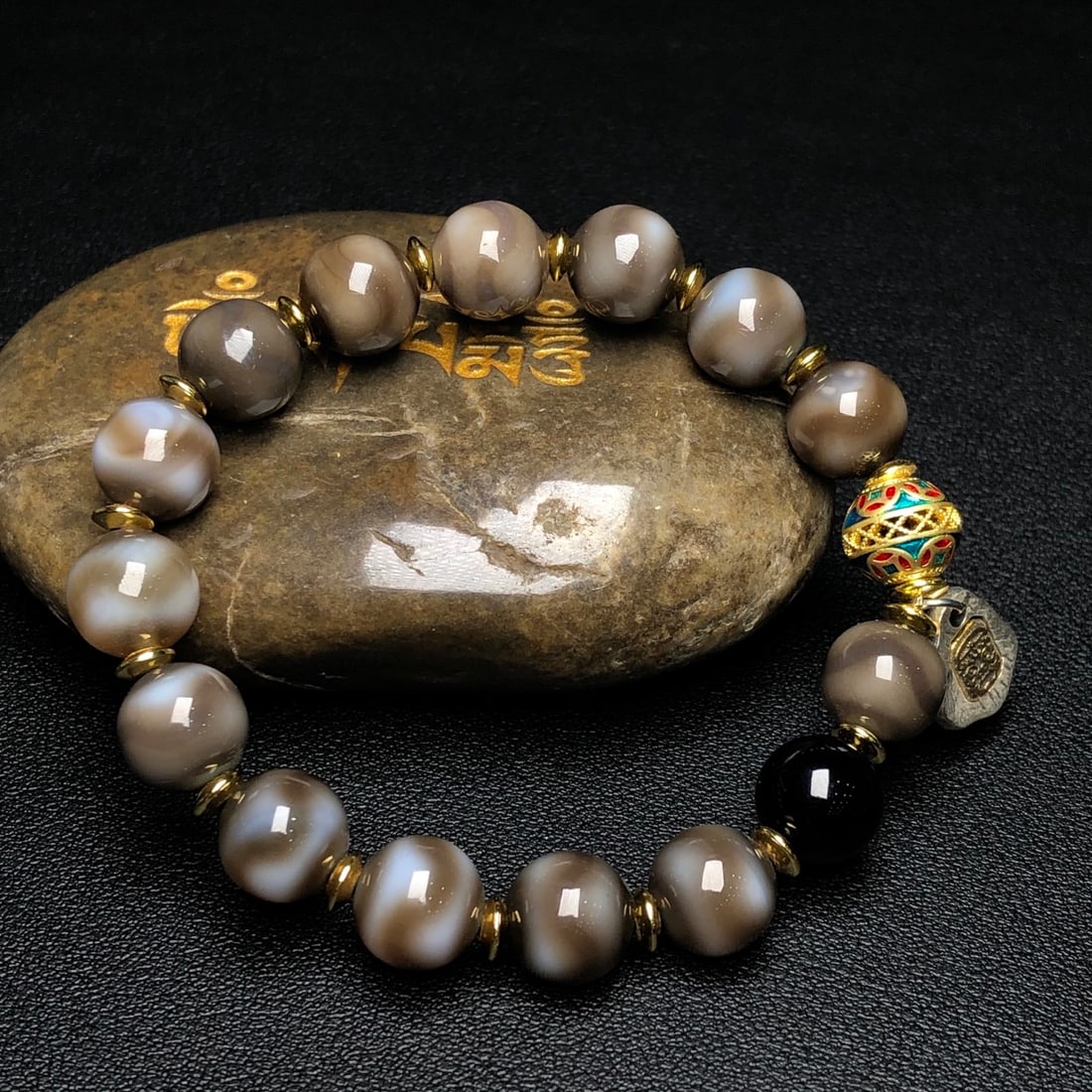 An Exquisite Dzi Bead Bracelets - 8