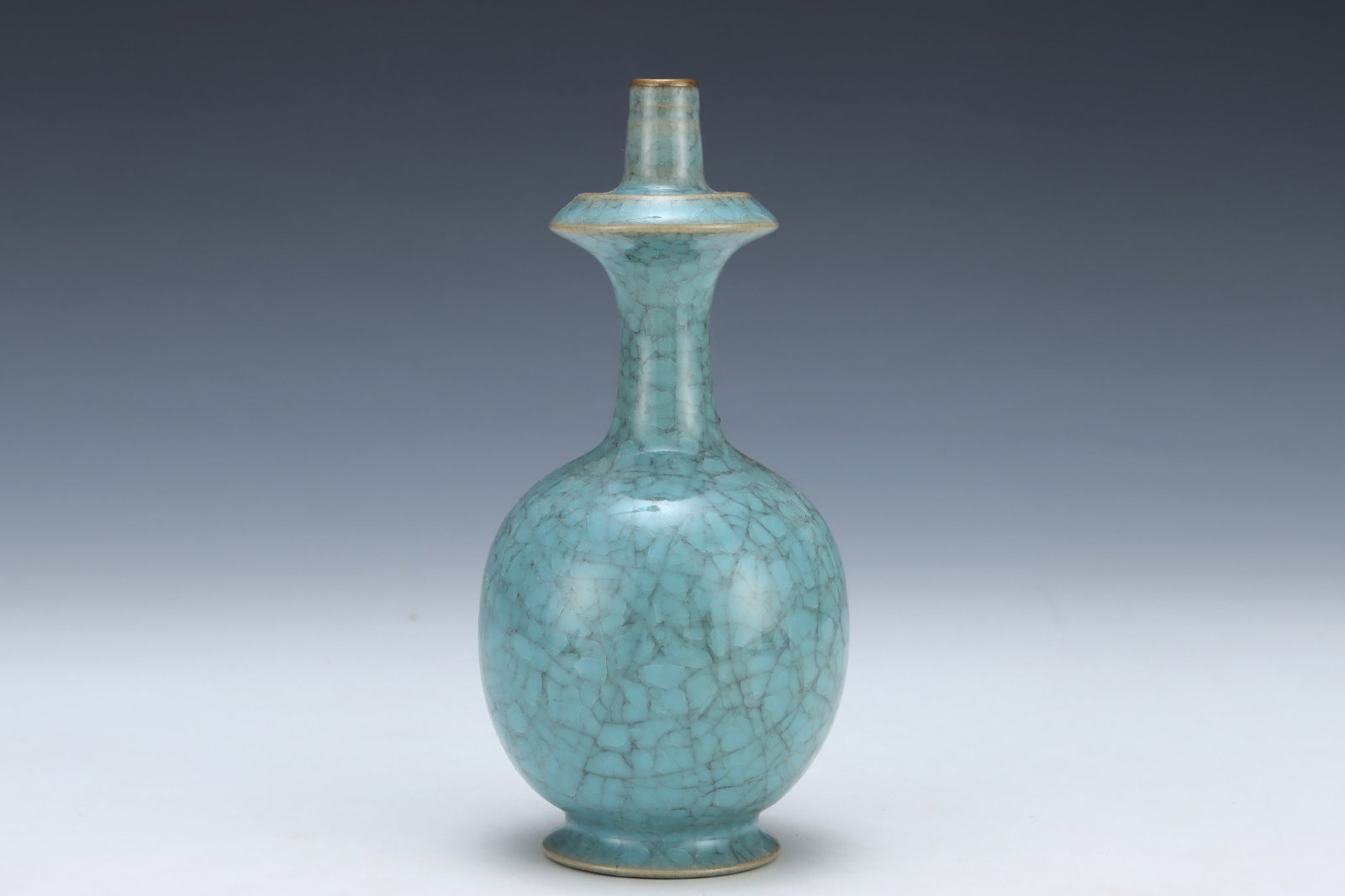An Exquisite Ru yao Sky Blue Glazed Cover with Gold Vase - 4
