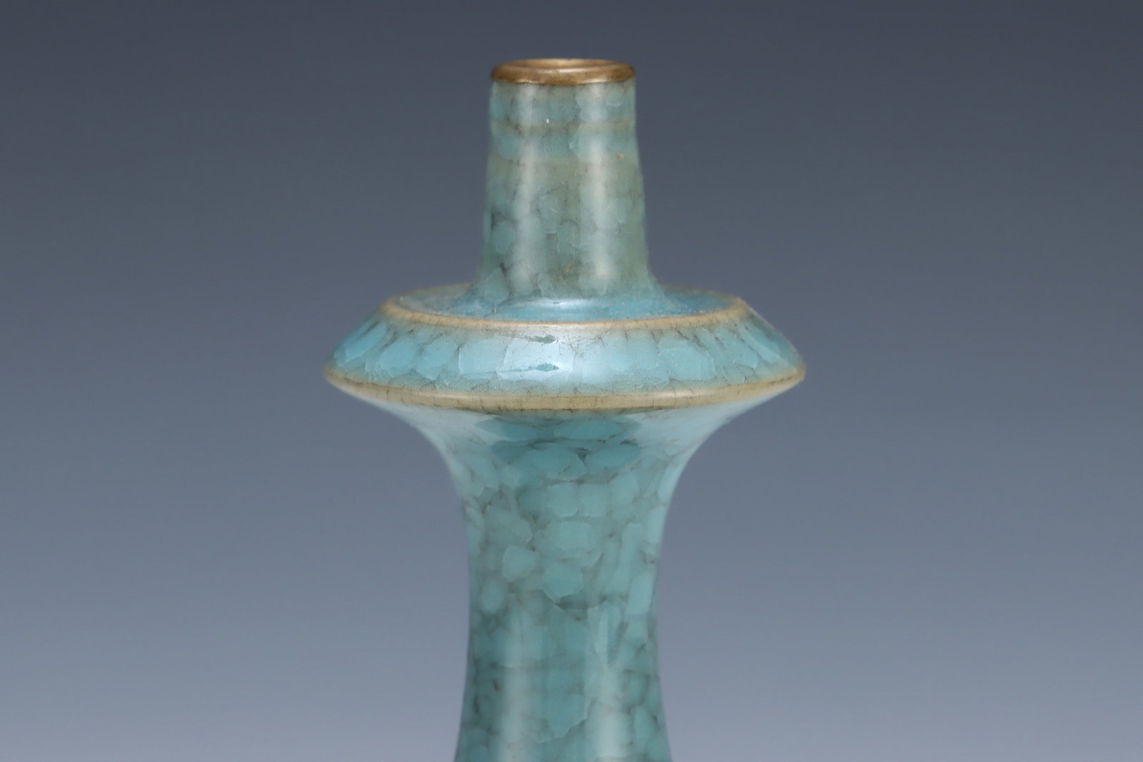 An Exquisite Ru yao Sky Blue Glazed Cover with Gold Vase - 5