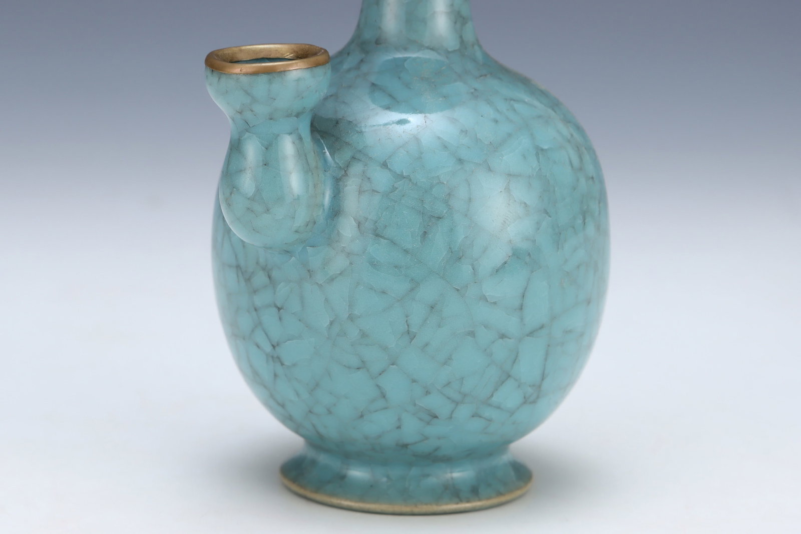 An Exquisite Ru yao Sky Blue Glazed Cover with Gold Vase - 6