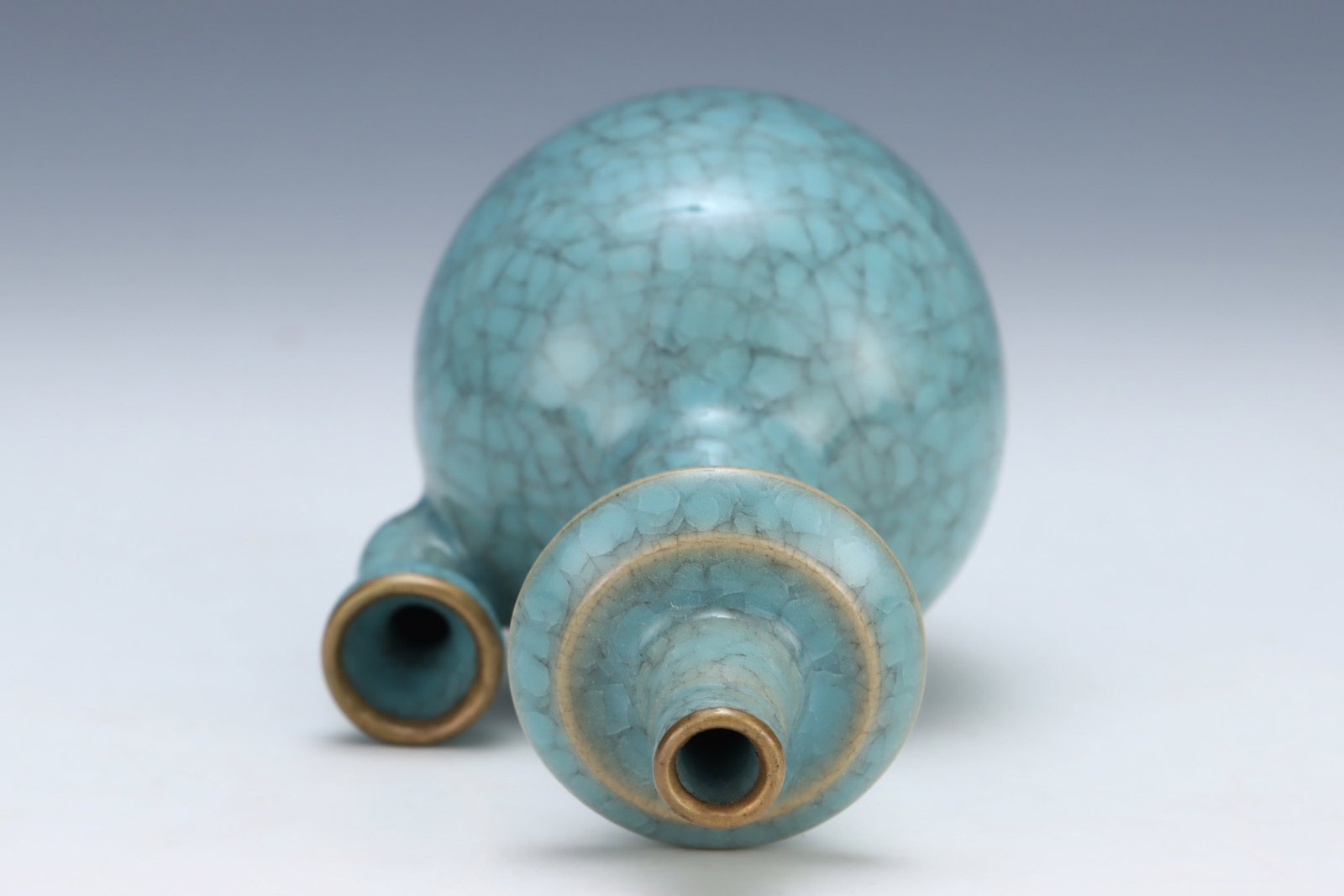 An Exquisite Ru yao Sky Blue Glazed Cover with Gold Vase - 7