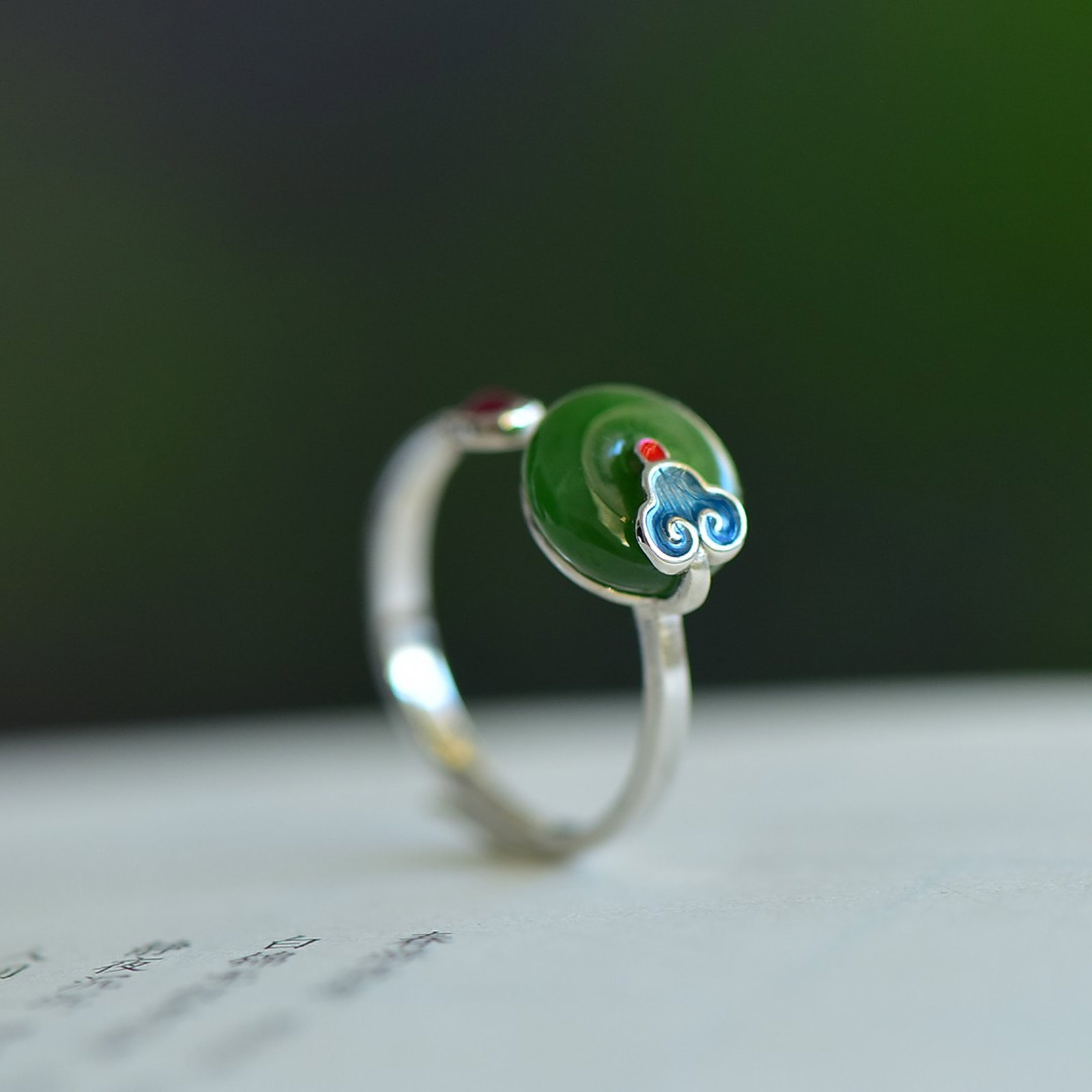 An Exquisite Sterling Silver Inlaid Jasper Ring - 2