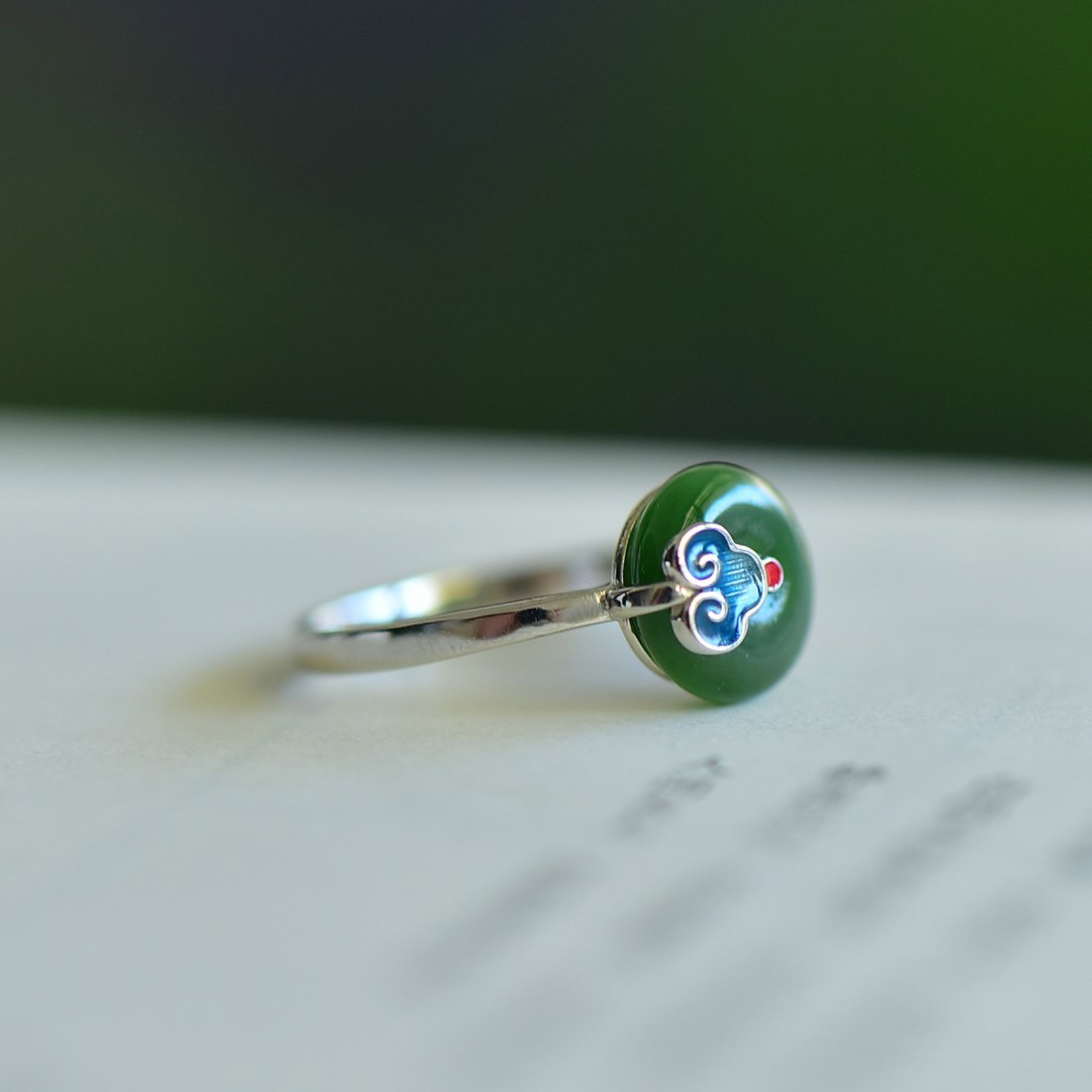 An Exquisite Sterling Silver Inlaid Jasper Ring - 3