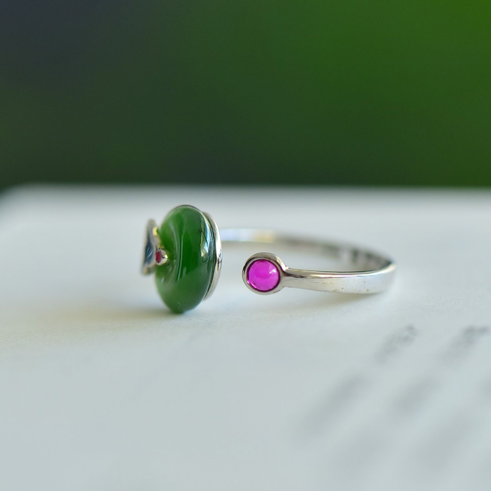 An Exquisite Sterling Silver Inlaid Jasper Ring - 4