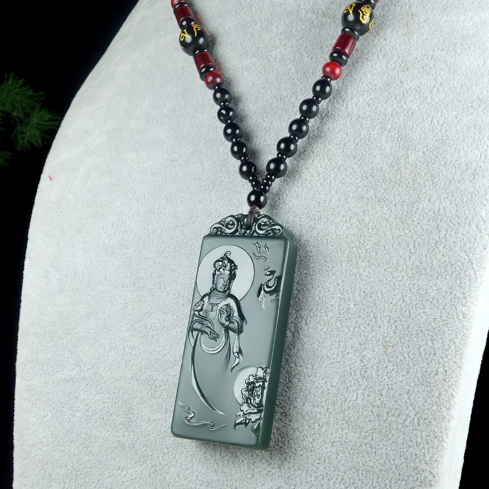 An Exquisite Greenish Jade Statue of Avalokitesvara Pendant - 5