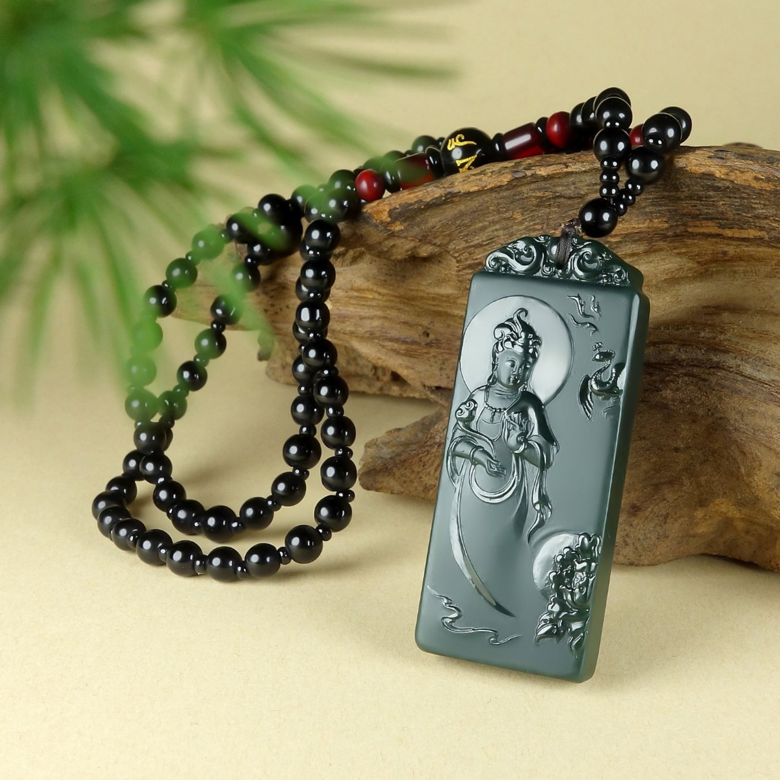An Exquisite Greenish Jade Statue of Avalokitesvara Pendant - 6