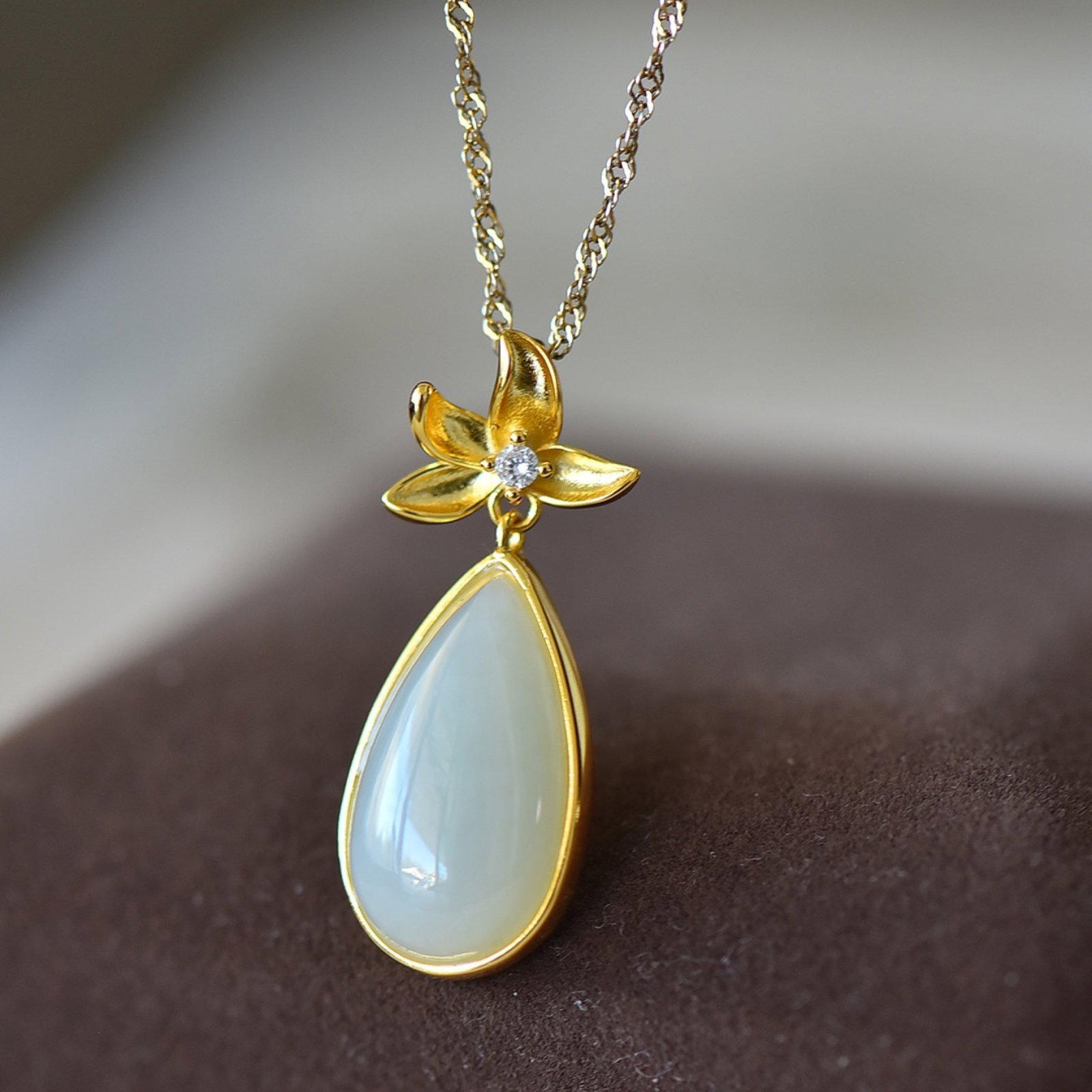 An Exquisite Sterling Silver-Gold Plated Inlaid White Jade Pendant - 3