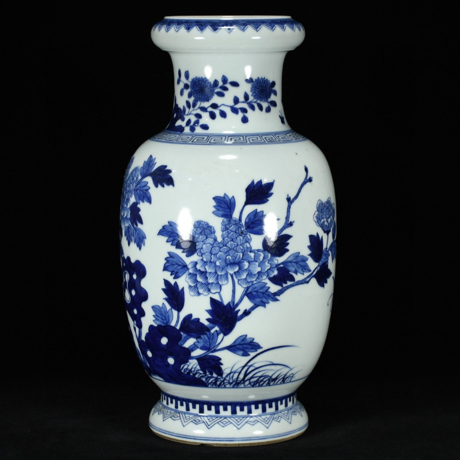 A Rare Blue and White Flower and Butterfly Pattern Vase - 2