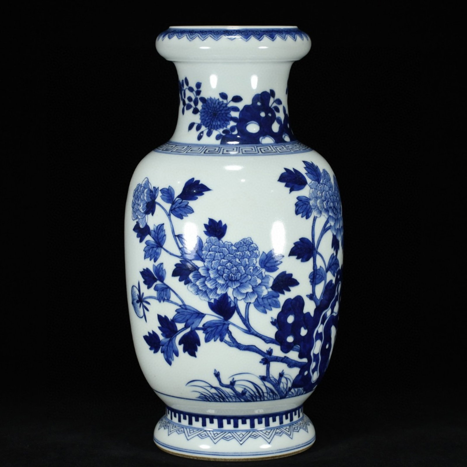 A Rare Blue and White Flower and Butterfly Pattern Vase - 4