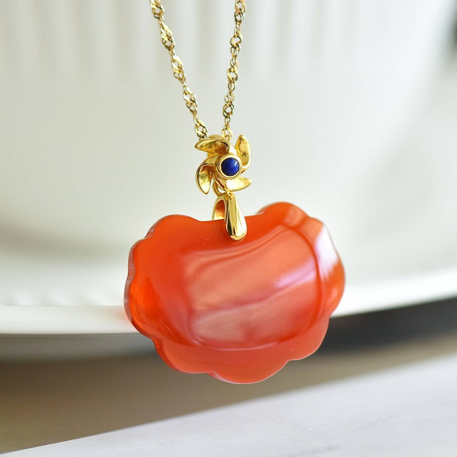 An Exquisite Sterling Silver-Gold Plated Inlaid Agate Pendant - 3