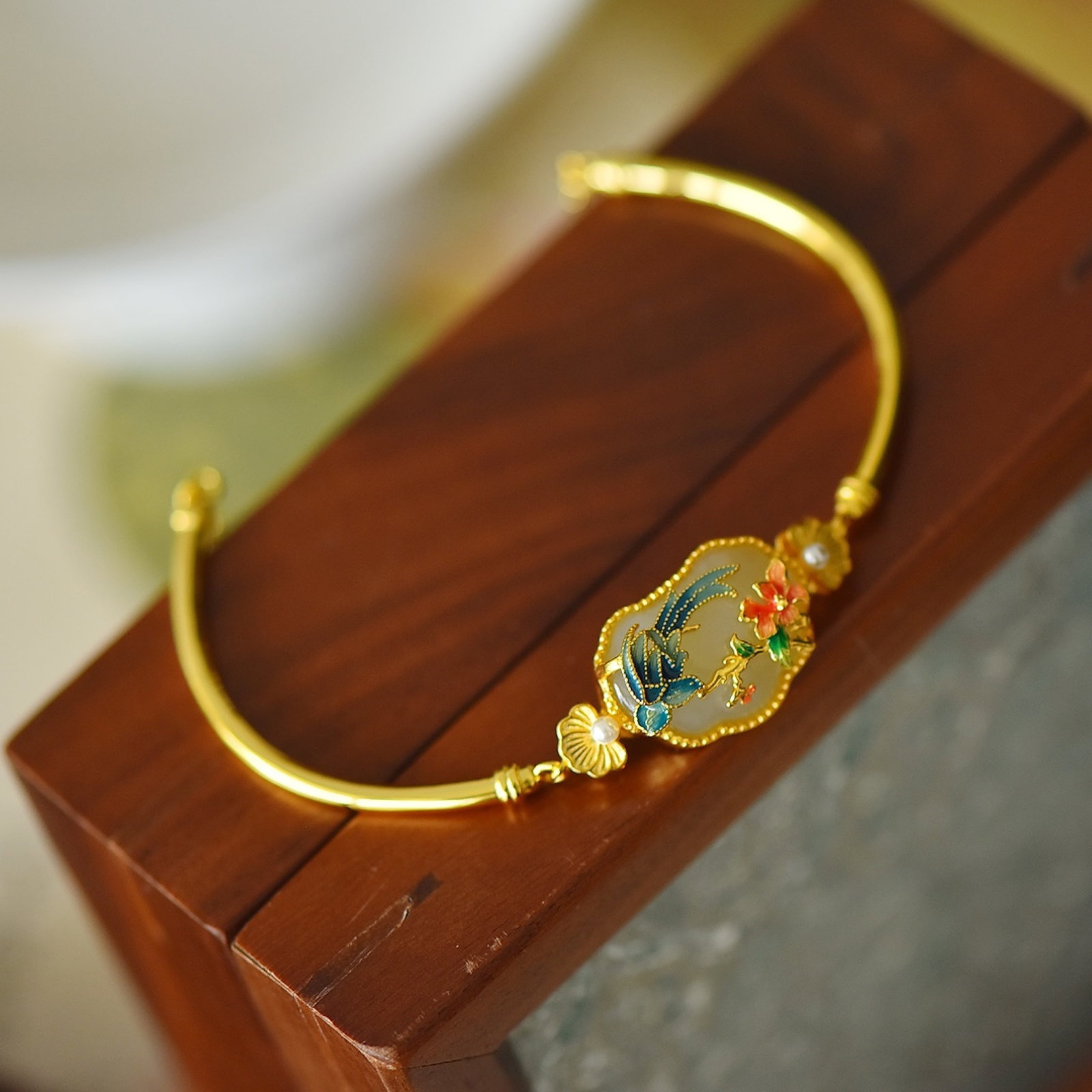 An Exquisite Sterling Silver-Gold Plated Inlaid White Jade Bracelets,Inlaid Pearls - 4