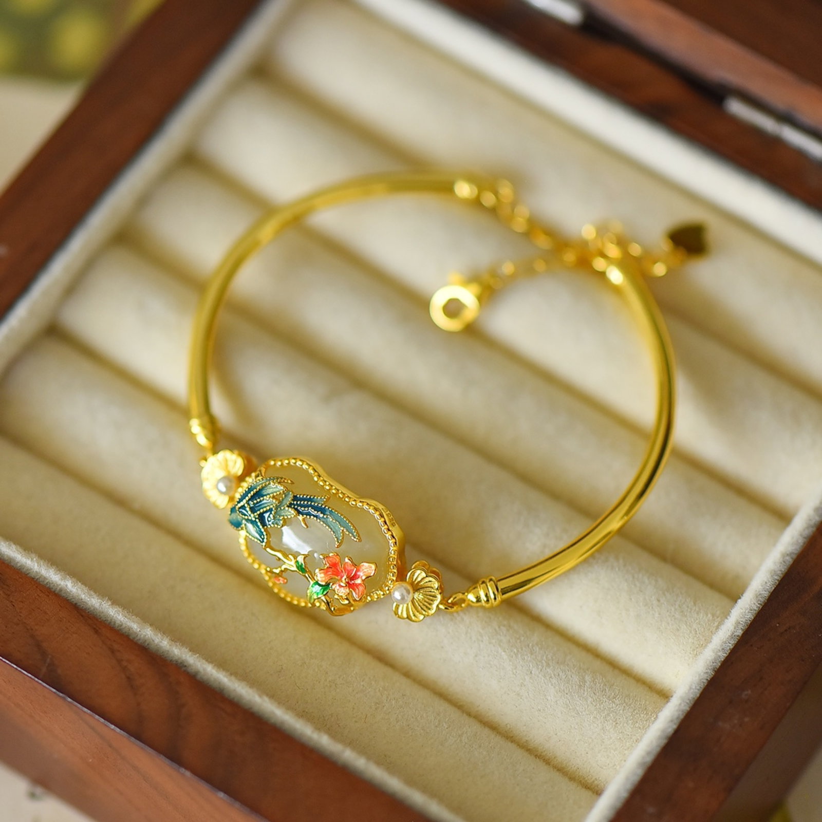 An Exquisite Sterling Silver-Gold Plated Inlaid White Jade Bracelets,Inlaid Pearls - 5