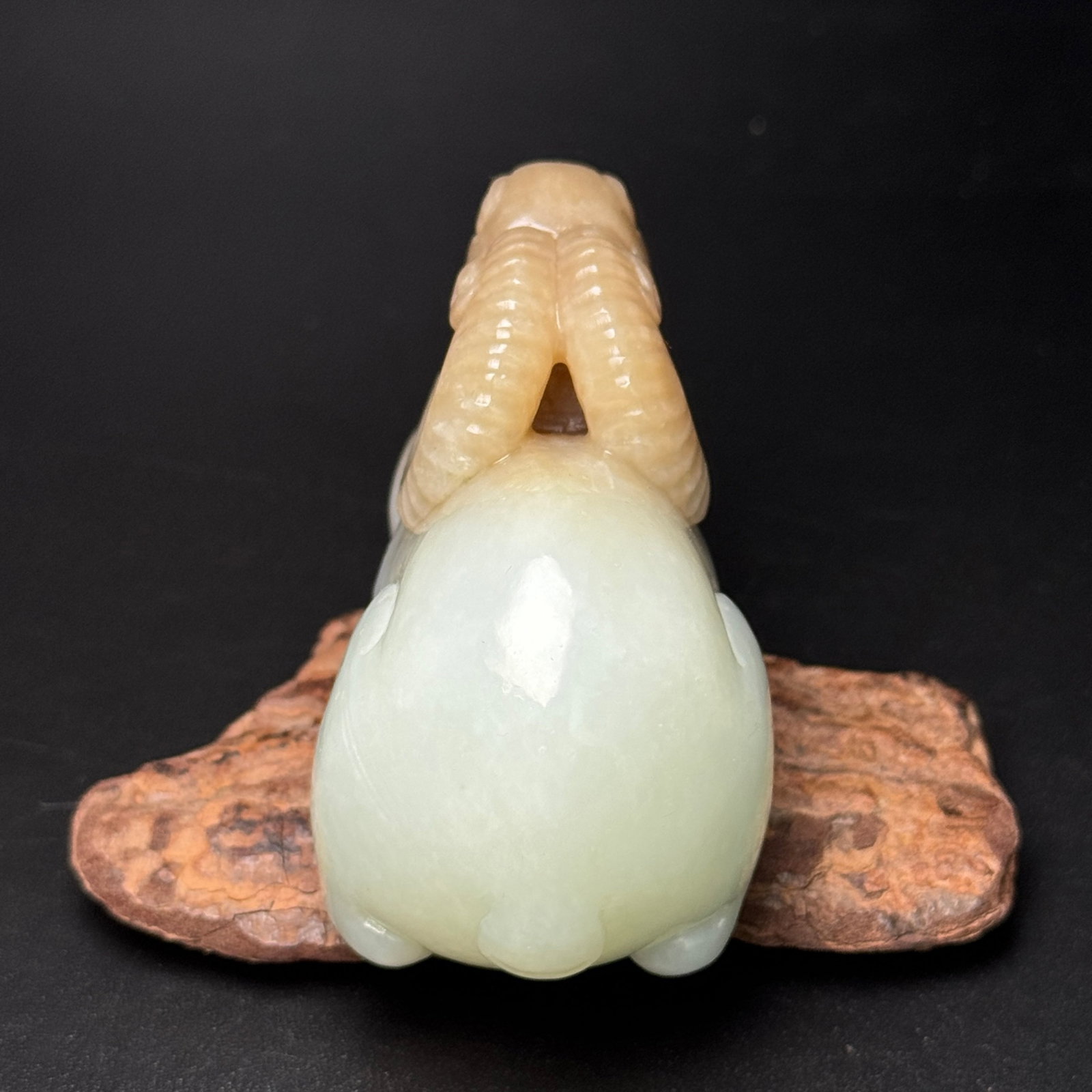An Exquisite White Jade Sheep Ornament - 4
