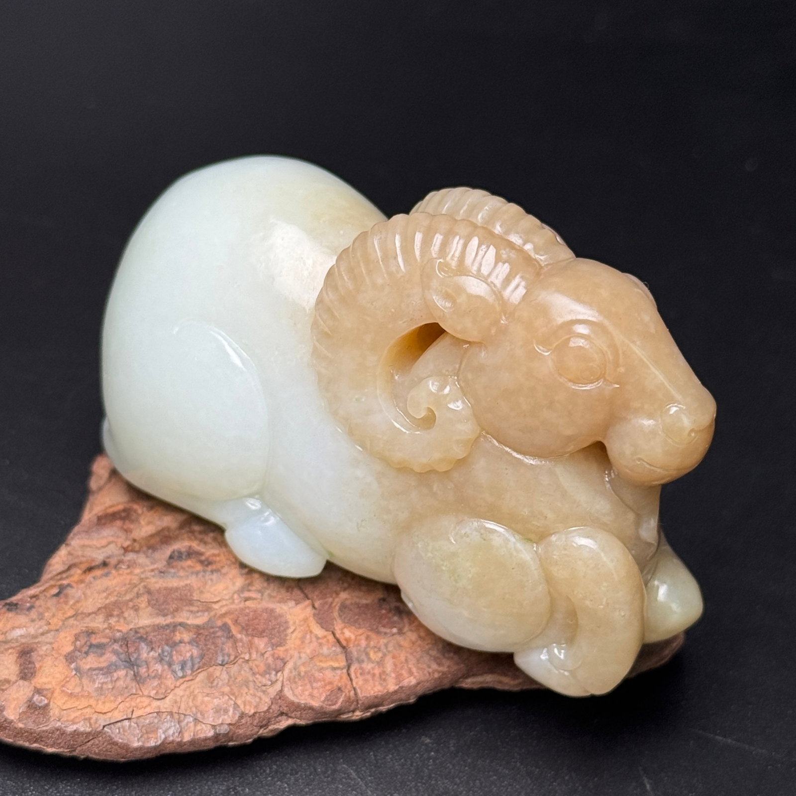 An Exquisite White Jade Sheep Ornament - 7