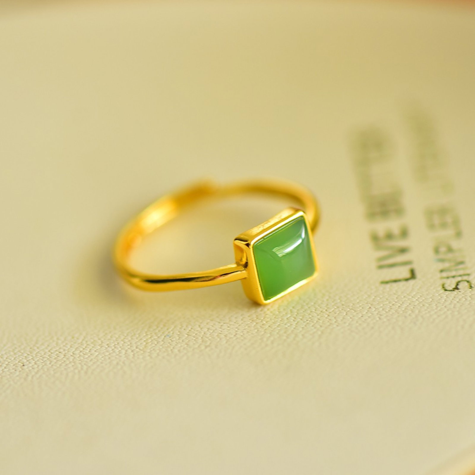 An Exquisite Sterling Silver-Gold Plated Inlaid Jasper Ring - 3