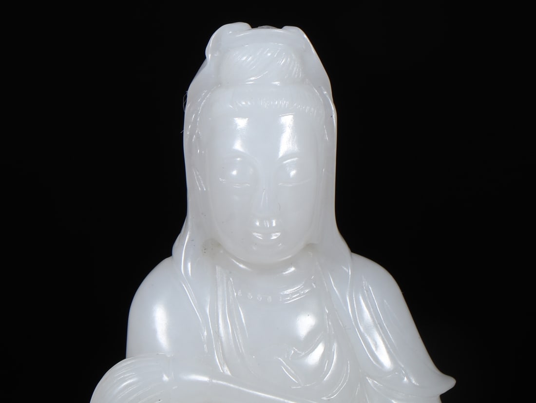 An Exquisite White Jade Statue of Avalokitesvara - 2