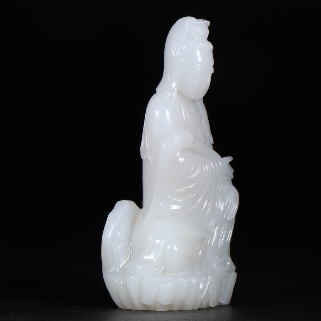 An Exquisite White Jade Statue of Avalokitesvara - 9