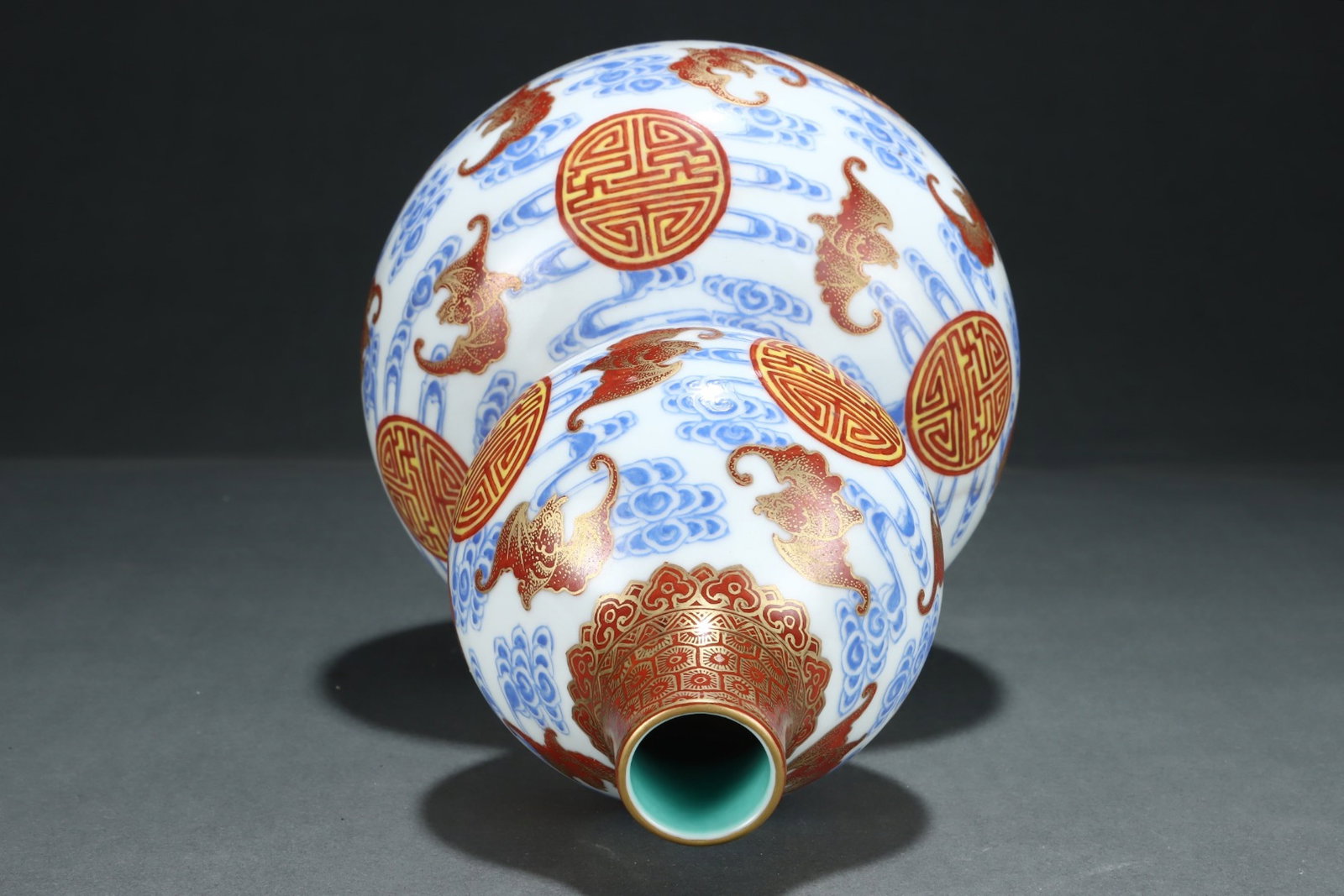 A Rare Blue and White Iron-Red Painted Gold Auspicious Cloud,Bats and Peach Pattern Gourd Vase,With - 4