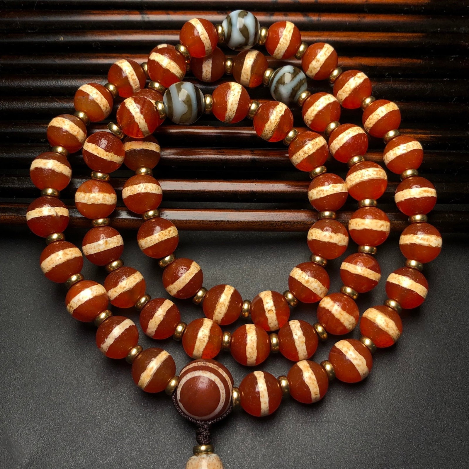 An Exquisite Dzi Bead Necklace - 6