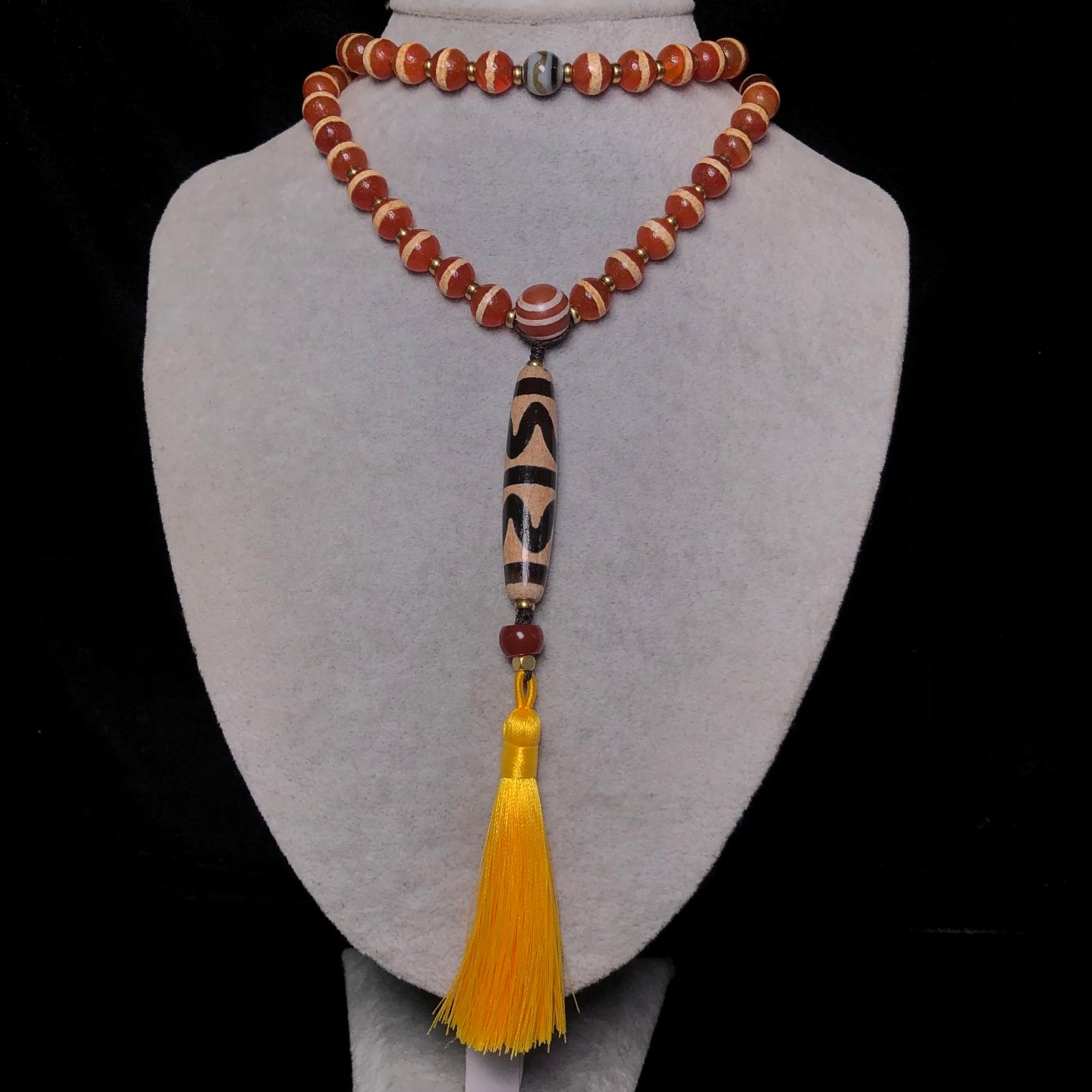 An Exquisite Dzi Bead Necklace - 9