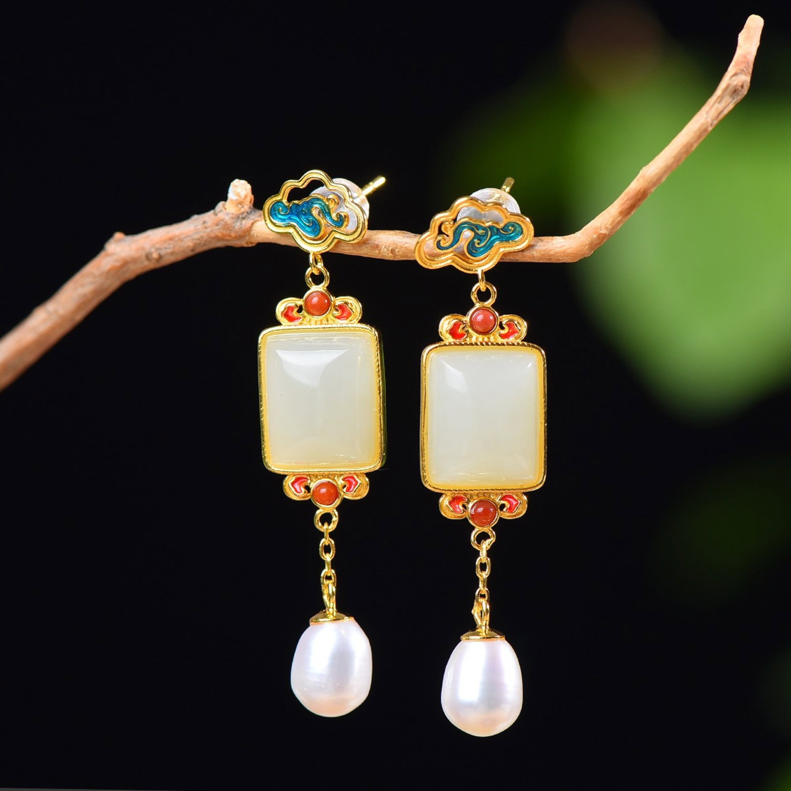 A Pair of Exquisite Sterling Silver-Gold Plated Inlaid White Jade Enamel Earrings,Inlaid Pearls: Estimated Value:300-600 A Pair of Exquisite Sterling Silver-Gold Plated Inlaid White Jade Enamel Earrings,Inlaid Pearls,Size:10mmx12mm