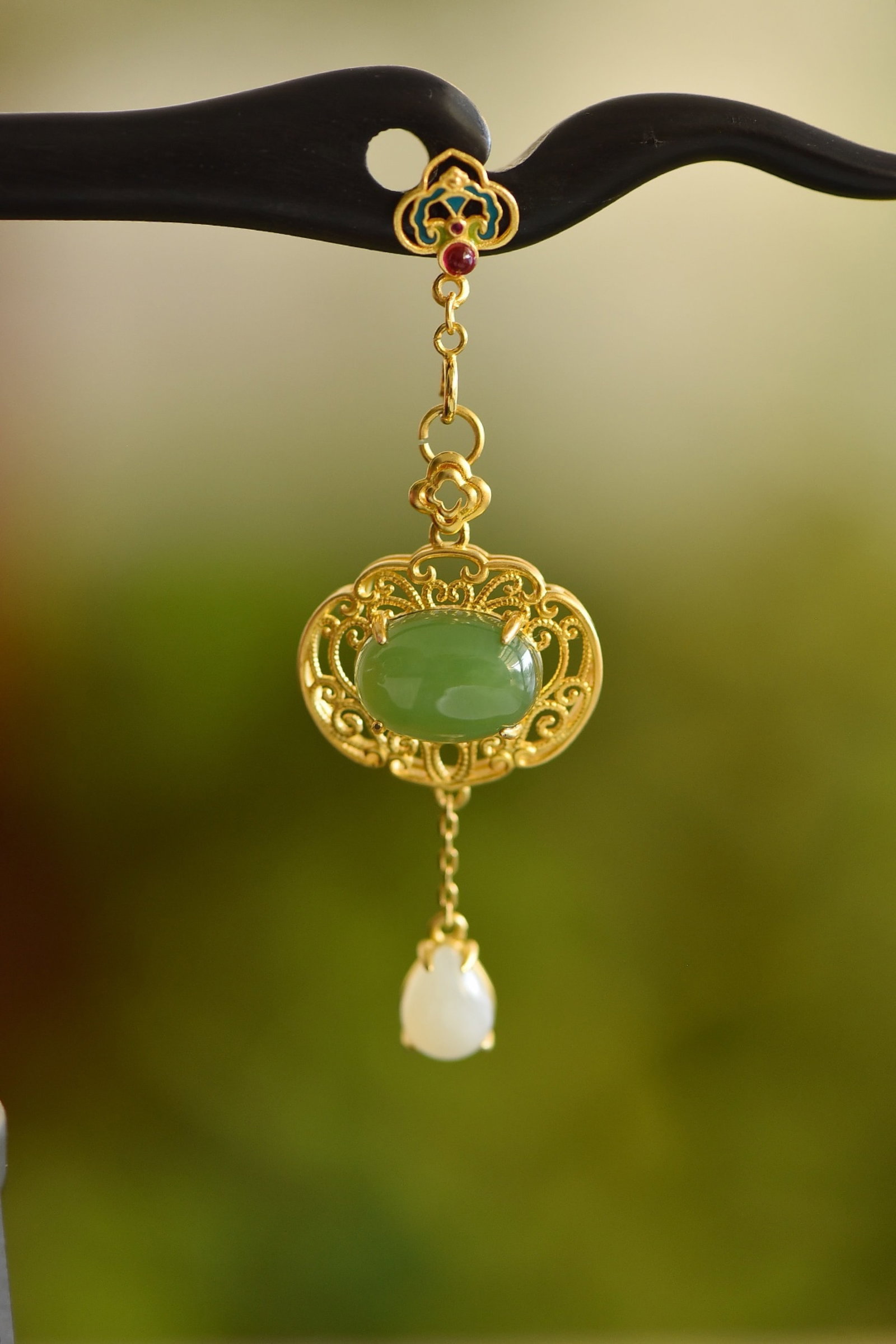 An Exquisite Sterling Silver-Gold Plated Inlaid White Jade Ebony Hairpin: Estimated Value:400-800 An Exquisite Sterling Silver-Gold Plated Inlaid White Jade Ebony Hairpin, 纯银镀金镶白玉黑檀木发簪