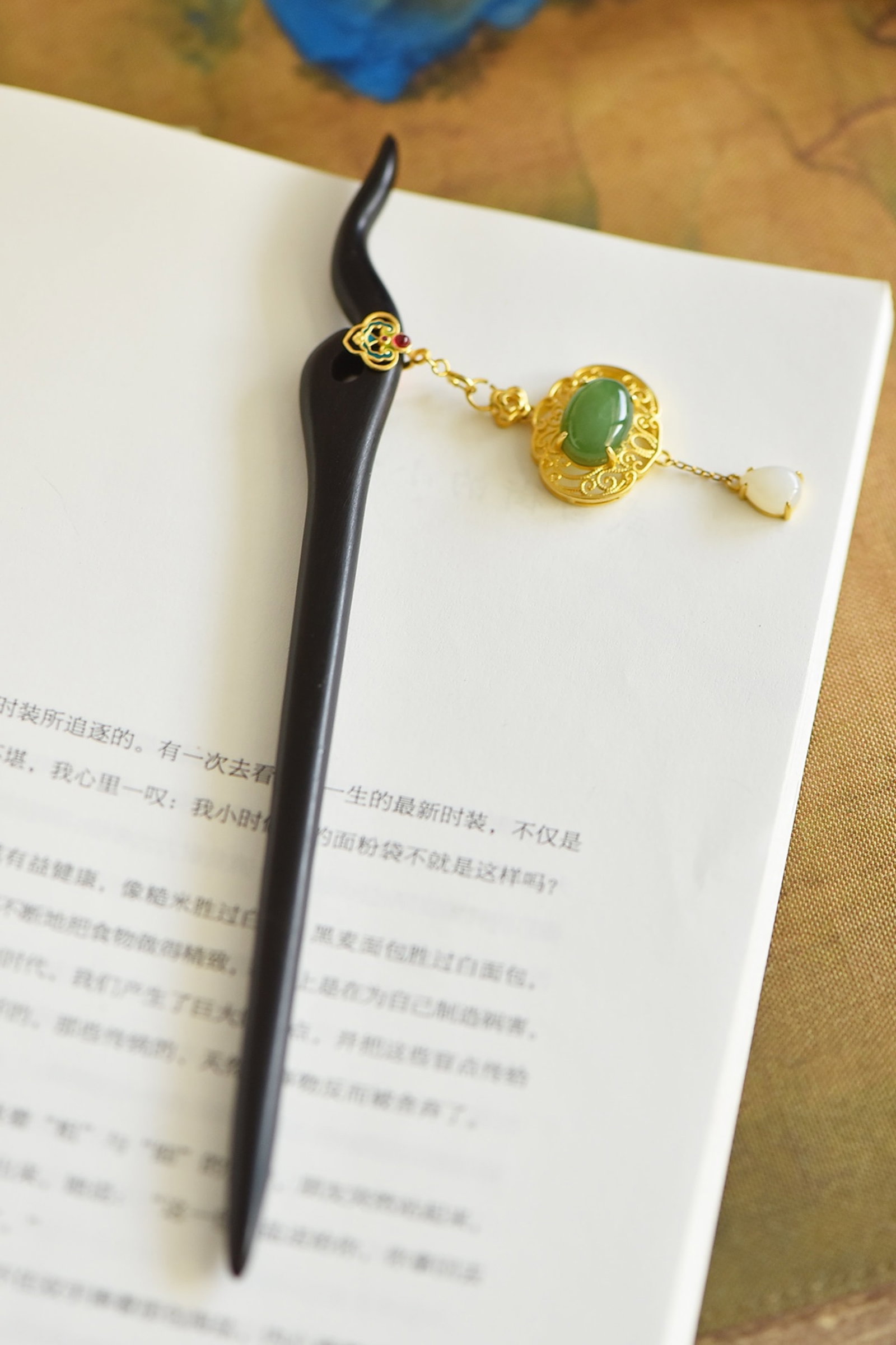 An Exquisite Sterling Silver-Gold Plated Inlaid White Jade Ebony Hairpin - 2