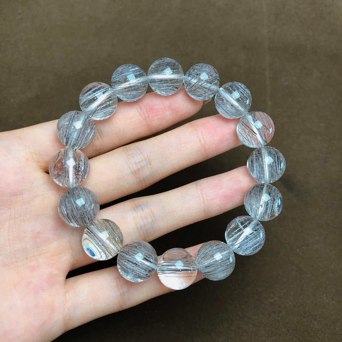 An Exquisite Crystal Bracelets: Estimated Value:12000-24000 An Exquisite Crystal Bracelets,Size:13.3mm, Weight:51.6g 水晶手串