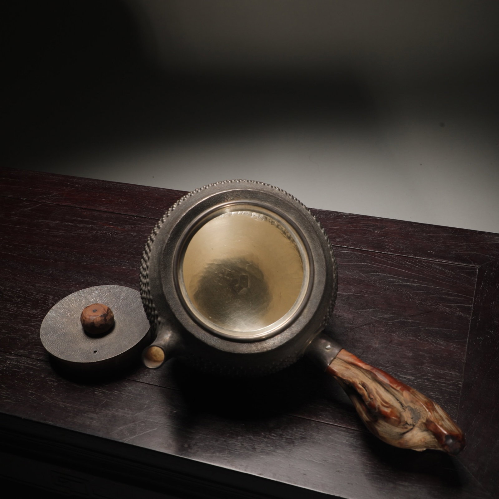 An Exquisite Silver Teapot - 5