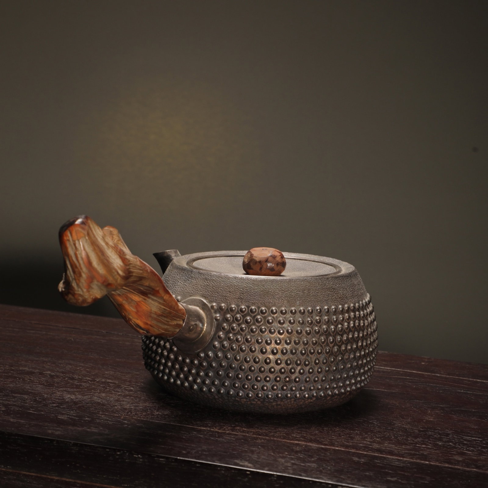 An Exquisite Silver Teapot - 7