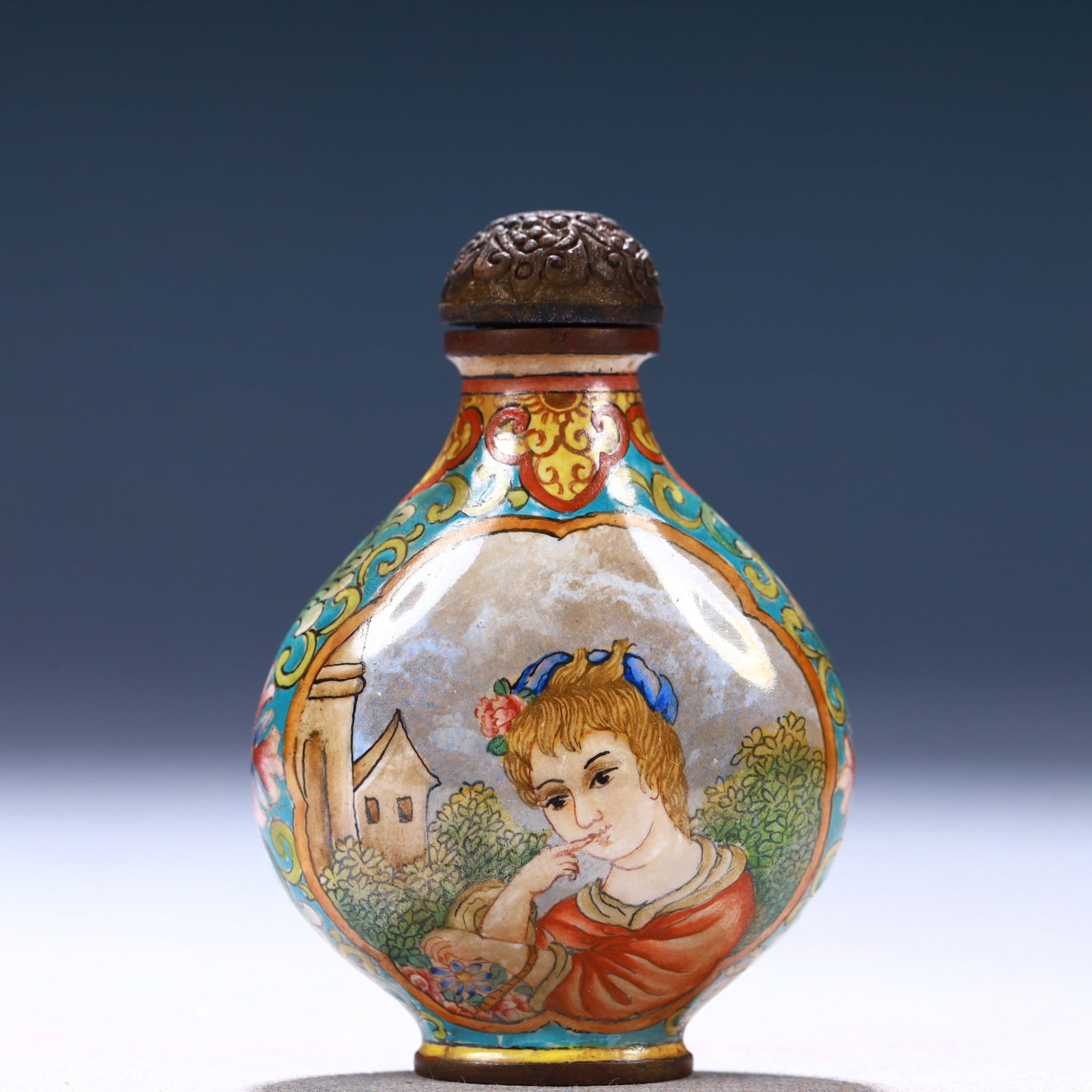 An Exquisite Painted Enamel Figure Pattern Snuff Bottle (1 of 8)