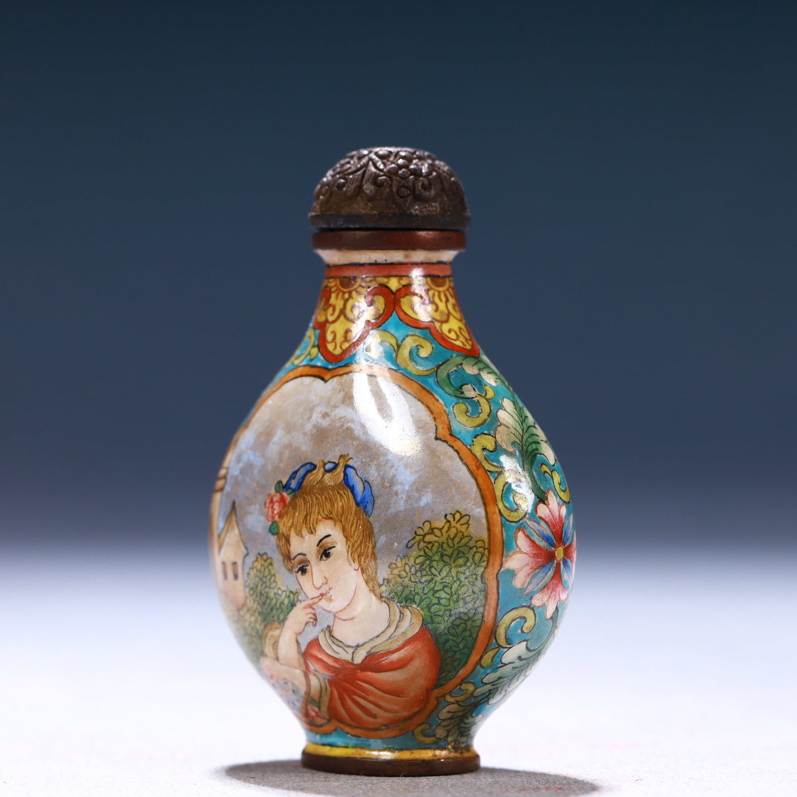 An Exquisite Painted Enamel Figure Pattern Snuff Bottle - 2