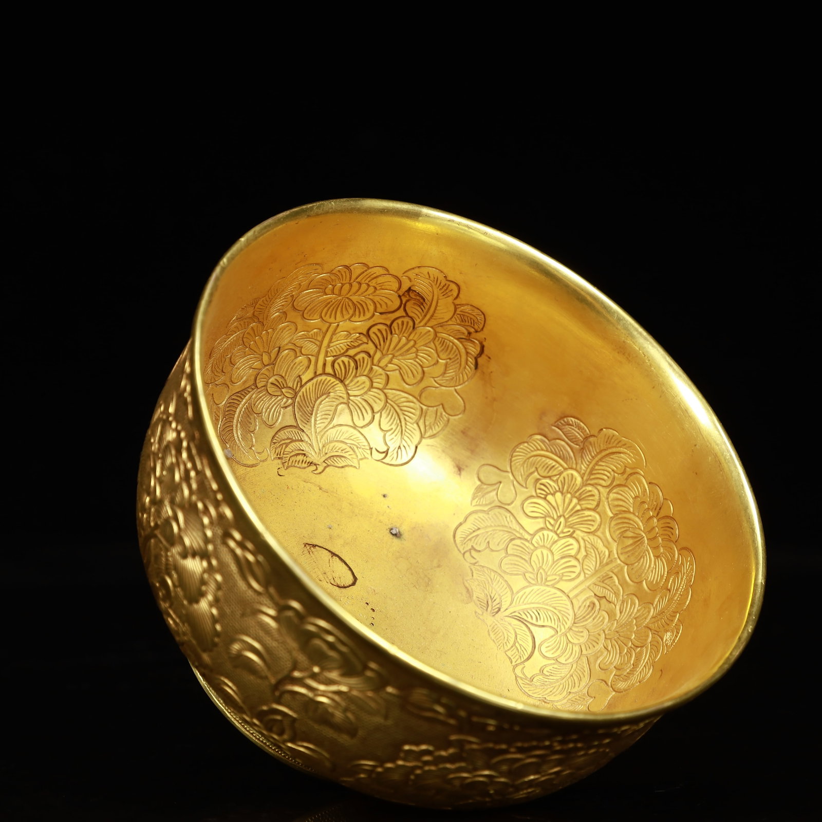 An Exquisite Gilt Bronze Flower Pattern Vase - 7