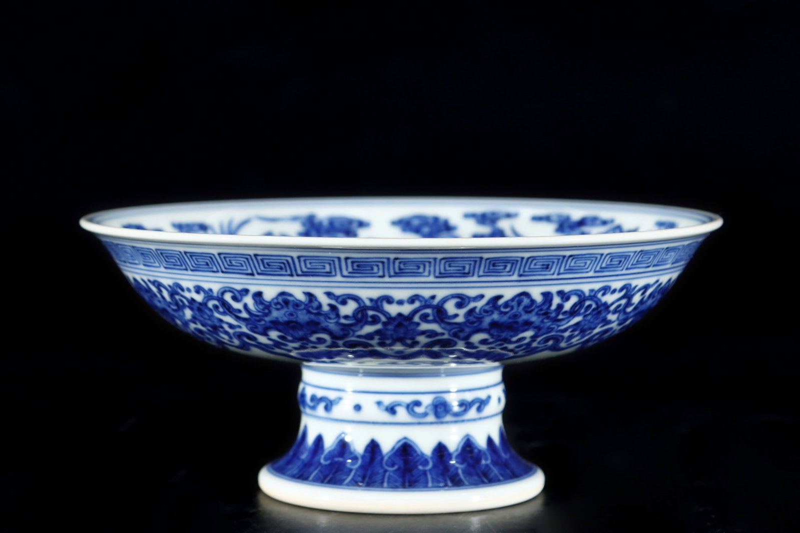 An Exquisite Blue and White Crane Pattern Stem Plate: An Exquisite Blue and White Crane Pattern Stem Plate,Qing Dynasty,China,Qianlong Six-character Mark,Size:3inx6.8in