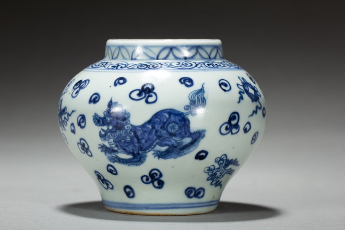 An Exquisite Blue and White Beast Pattern Jar: An Exquisite Blue and White Beast Pattern Jar,Yuan Dynasty,China,Size:4.7inx4.7inx4.3in,Weight:400g 青花兽纹罐,中国元代