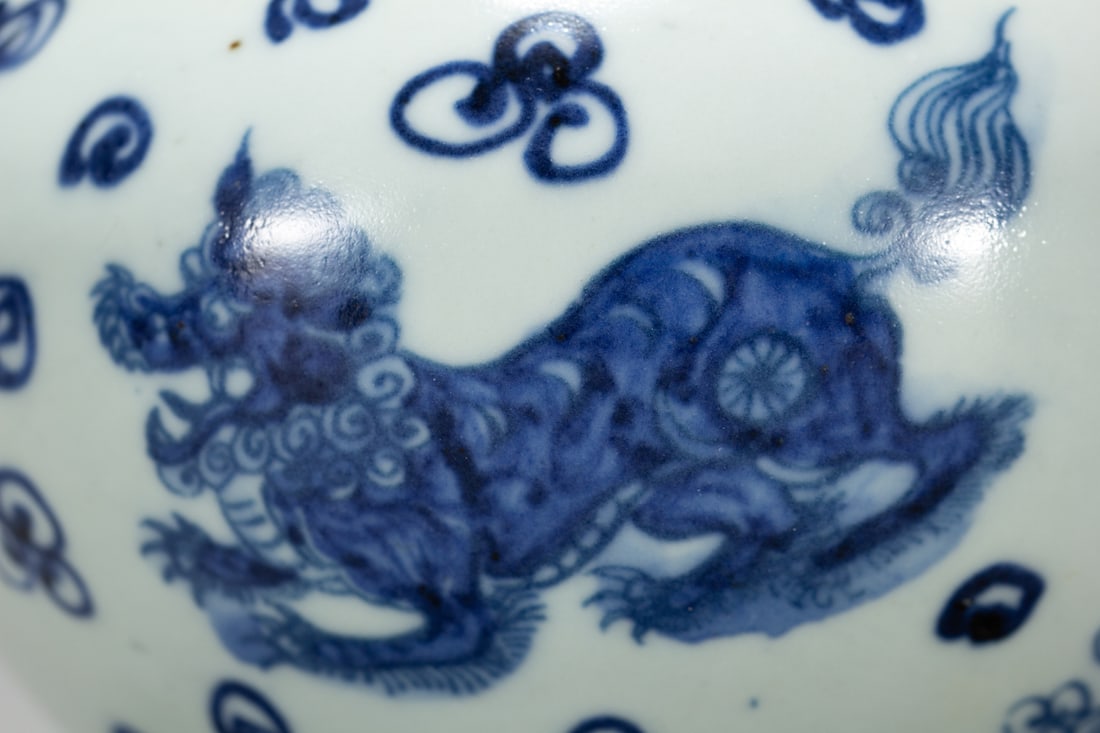 An Exquisite Blue and White Beast Pattern Jar - 2