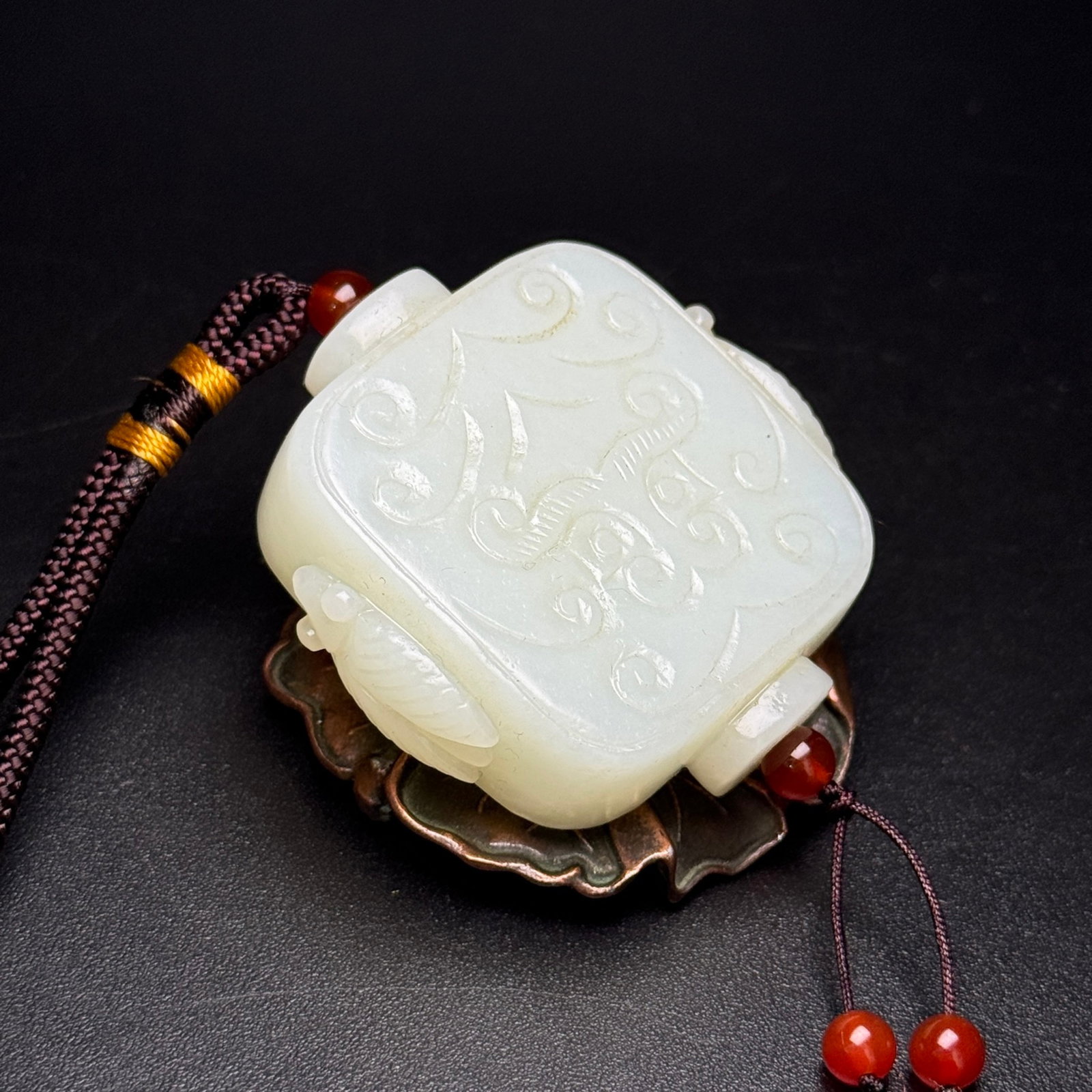 An Exquisite White Jade Beast-Face Pattern Pendant - 3
