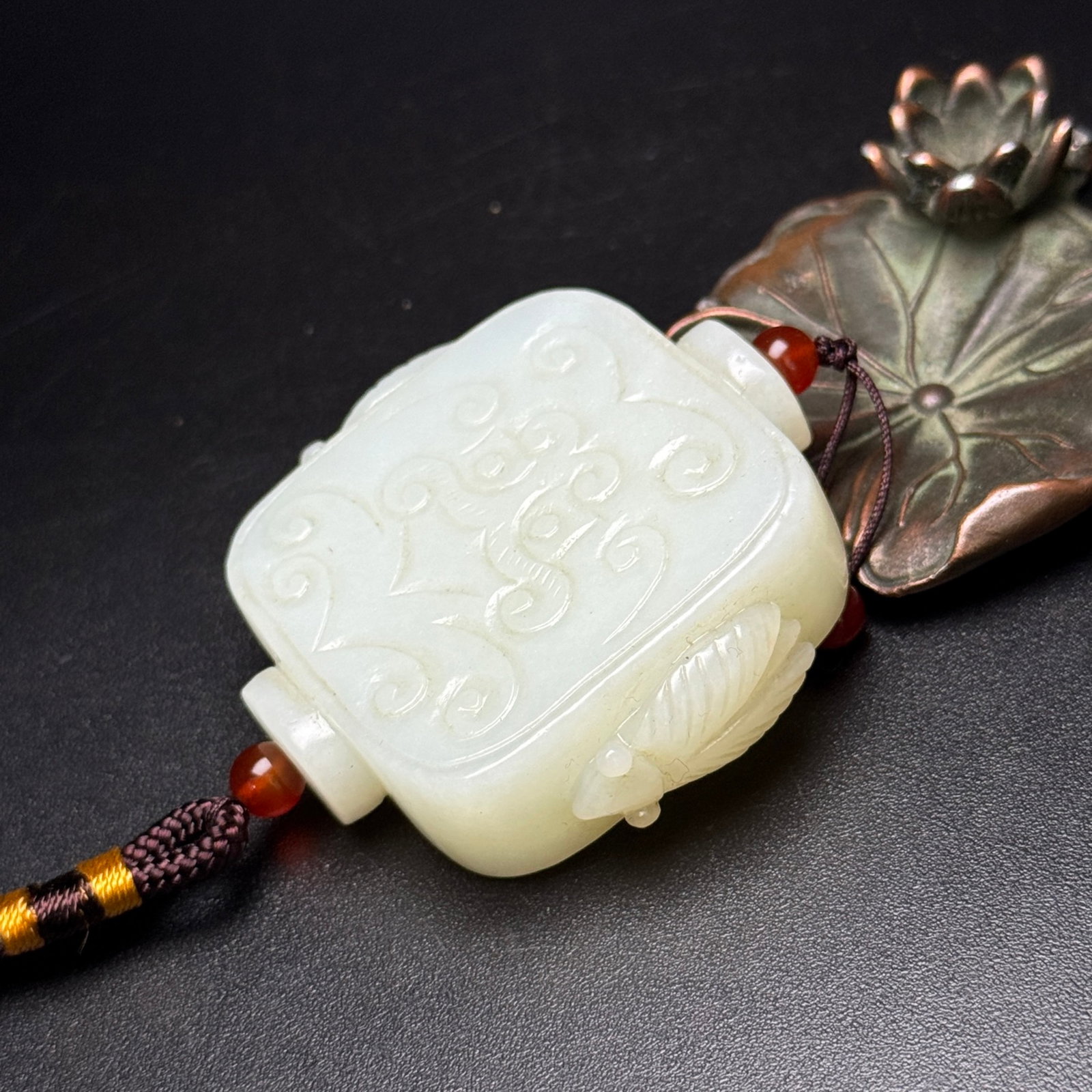 An Exquisite White Jade Beast-Face Pattern Pendant - 4