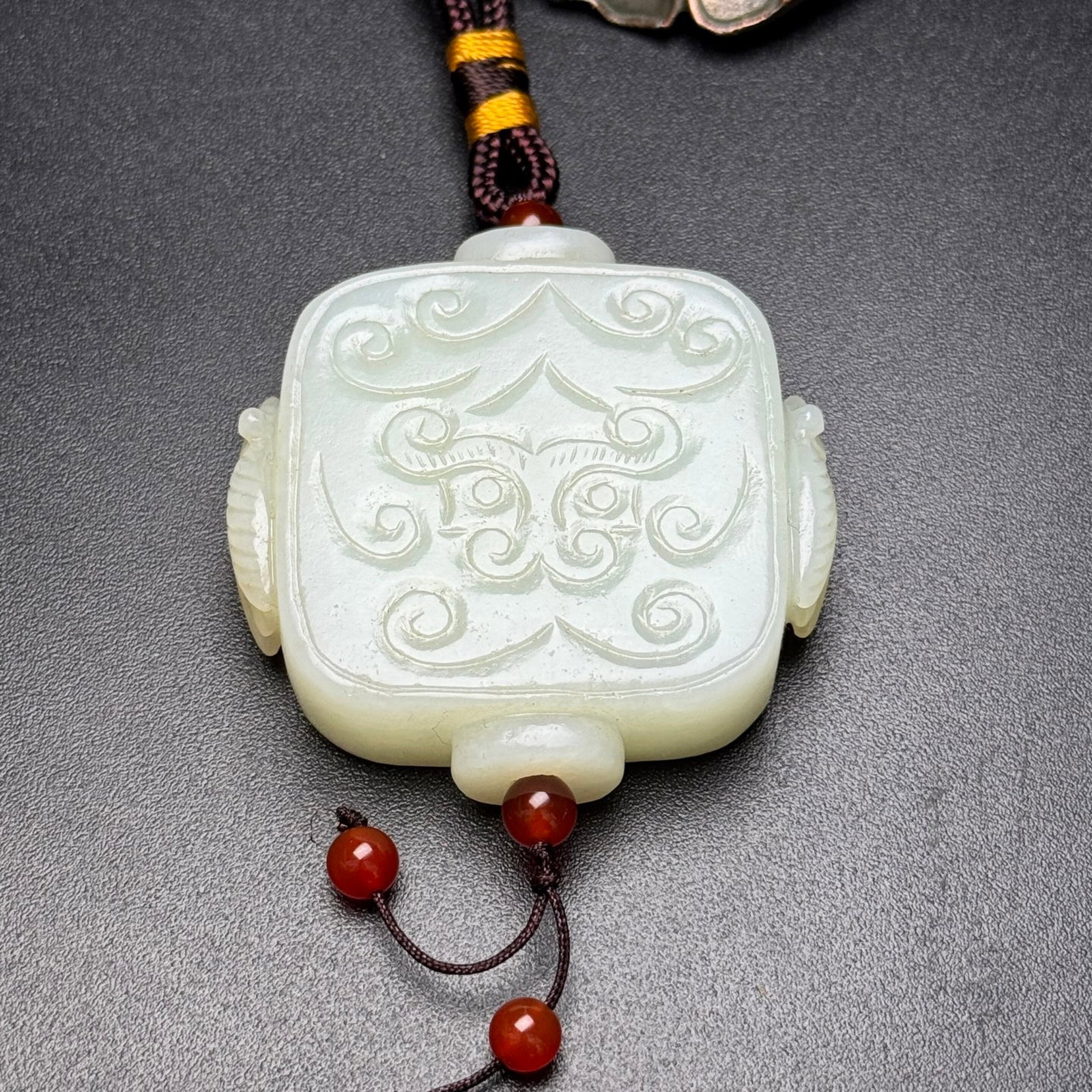 An Exquisite White Jade Beast-Face Pattern Pendant - 7