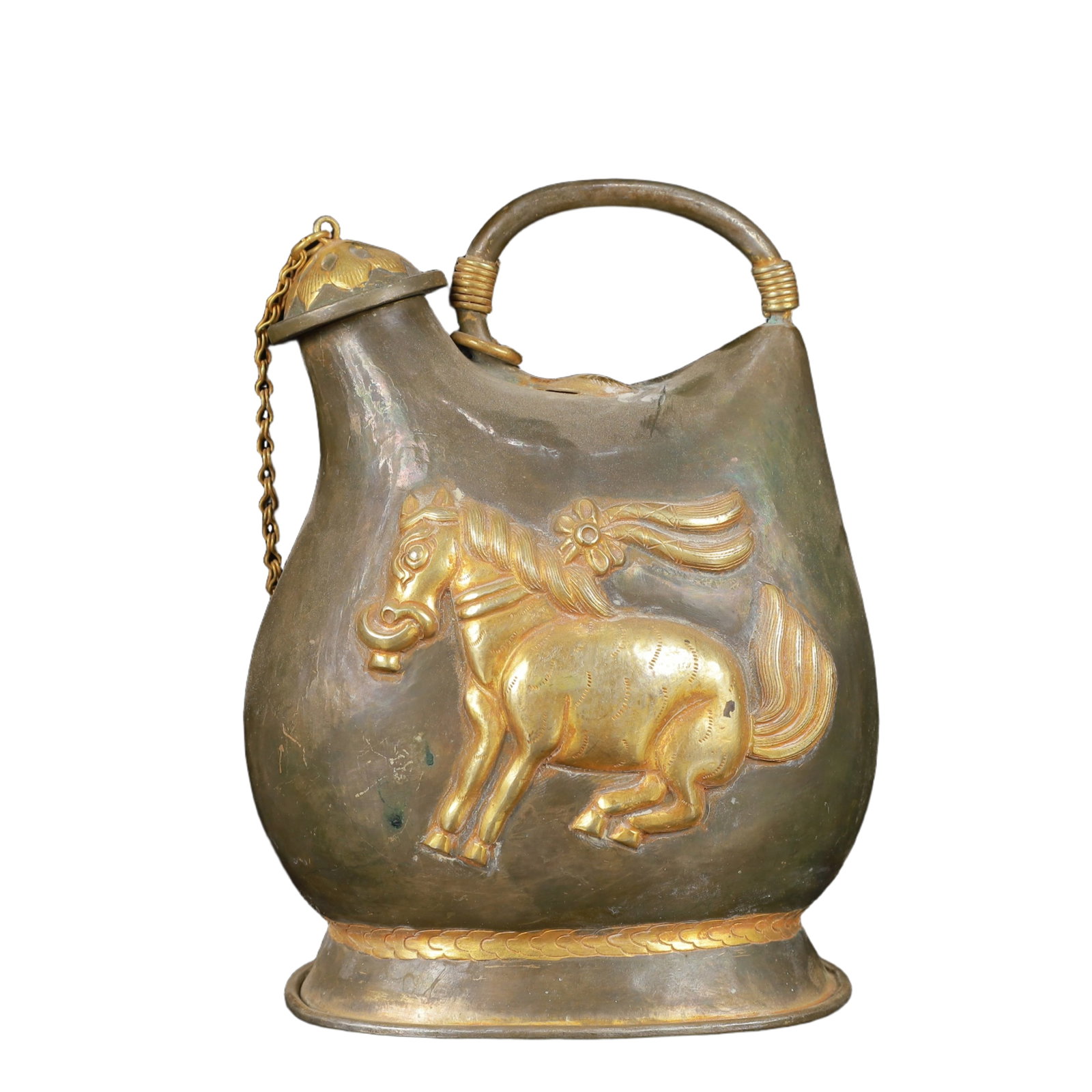 An Exquisite Gilt Silver Horse Pattern Ewer: An Exquisite Gilt Silver Horse Pattern Ewer,Qing Dynasty,China,with Mark,Size:4.7inx3.5inx6.3in,Weight:850g 银鎏金马纹提壶,中国清代,&#