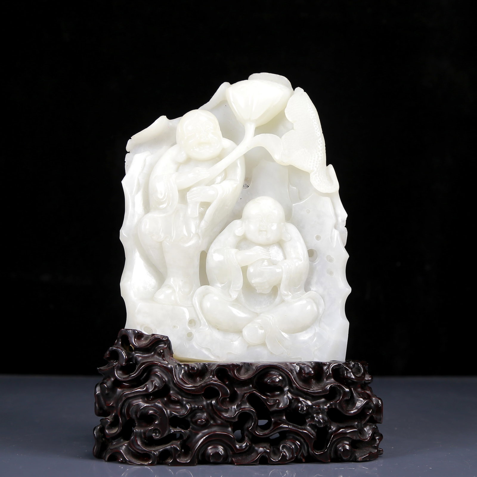 An Exquisite White Jade Maitreya Buddha Ornament: An Exquisite White Jade Maitreya Buddha Ornament,Qing Dynasty, China,Size:5.5inx1.2inx7.1in,Weight:975g 白玉弥勒佛摆件，清代