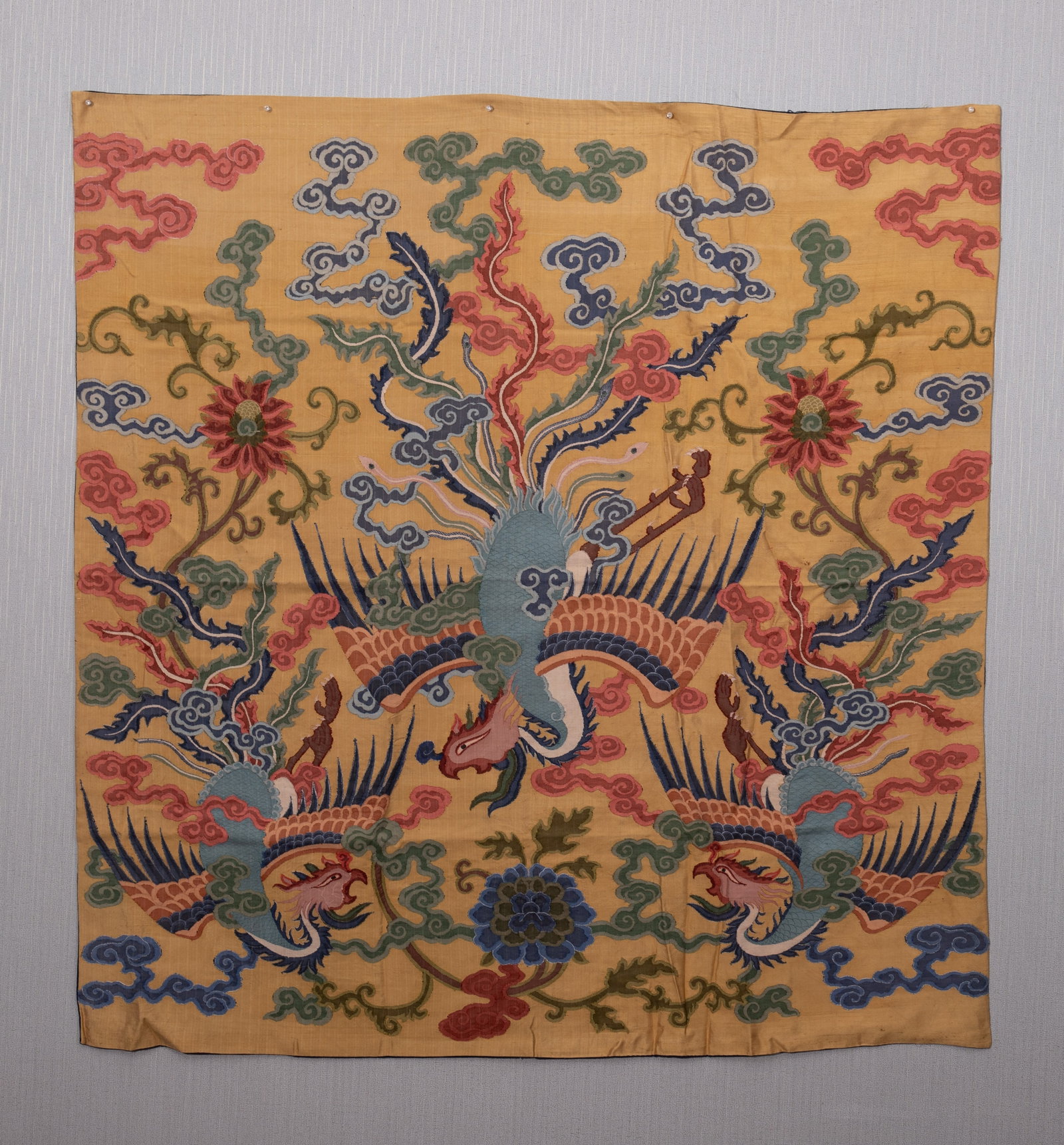 An Exquisite Kesi Embroidery Auspicious Cloud and Phoenix Pattern (1 of 10)