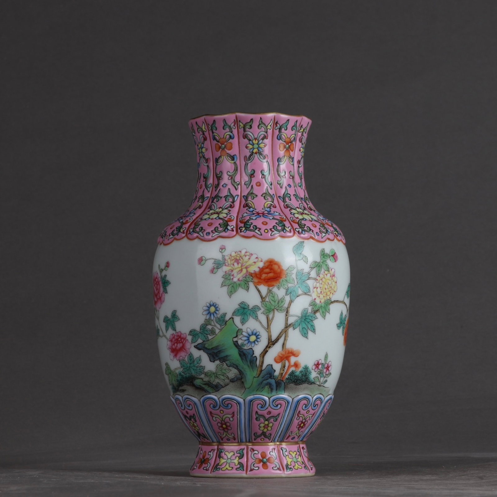 An Exquisite Enamel Flower Pattern Vase,with poem: An Exquisite Enamel Flower Pattern Vase,with poem,Qing Dynasty,China,Qianlong Six-character Mark,Size:6.7inx3.7in 珐琅彩花卉纹瓶,带诗文,
