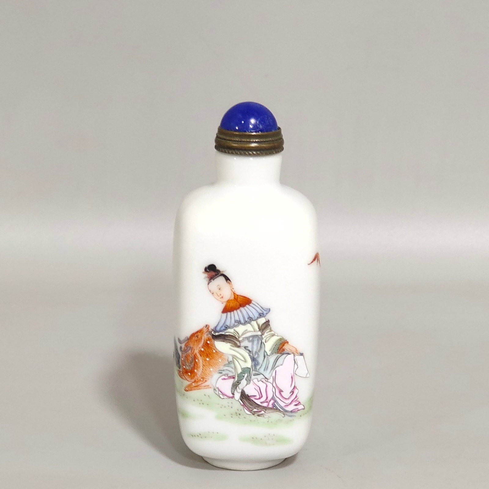 An Exquisite Famille-Rose Character and Story Pattern Snuff Bottle: An Exquisite Famille-Rose Character and Story Pattern Snuff Bottle,Qing Dynasty,China,With Mark,Size:3.3inx1.2in 粉彩人物故事纹鼻烟壶,ߑ