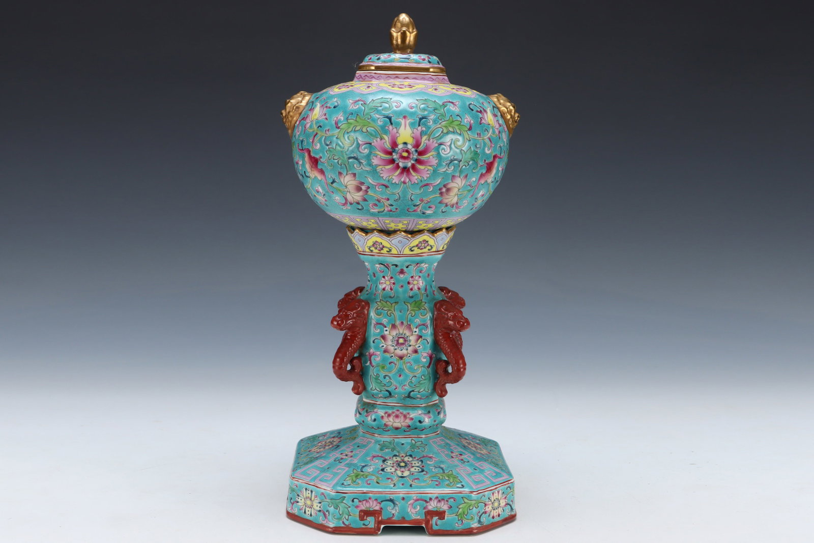 A Rare Enamel Lotus Pattern Hatstand - 3