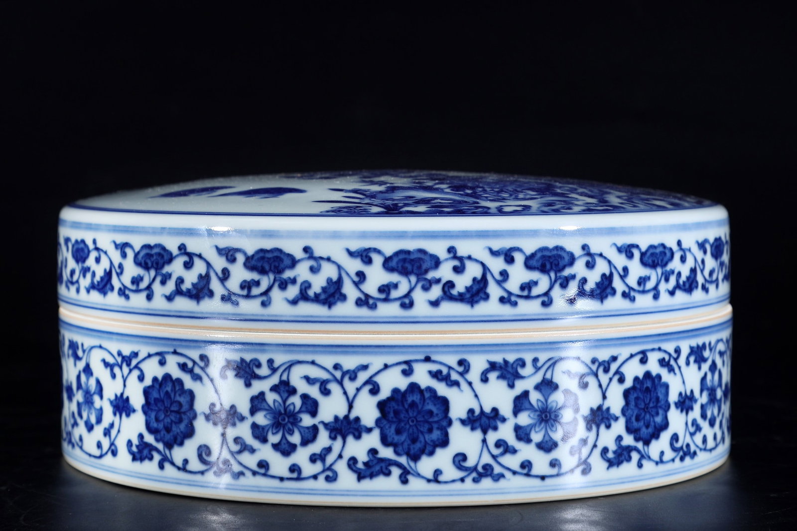An Exquisite Blue and White Flower and Bird Pattern Box: An Exquisite Blue and White Flower and Bird Pattern Box,Qing Dynasty,China,Yongzheng Six-character Mark,Size:3.5inx9.1in
