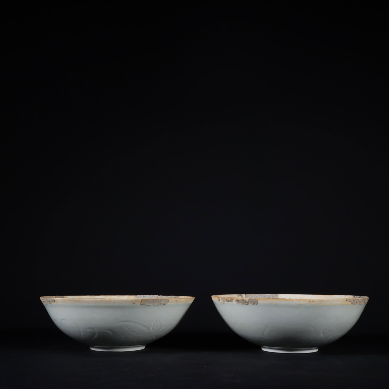 A Pair of Exquisite Hutian yao Flower Pattern Bowl (1 of 9)